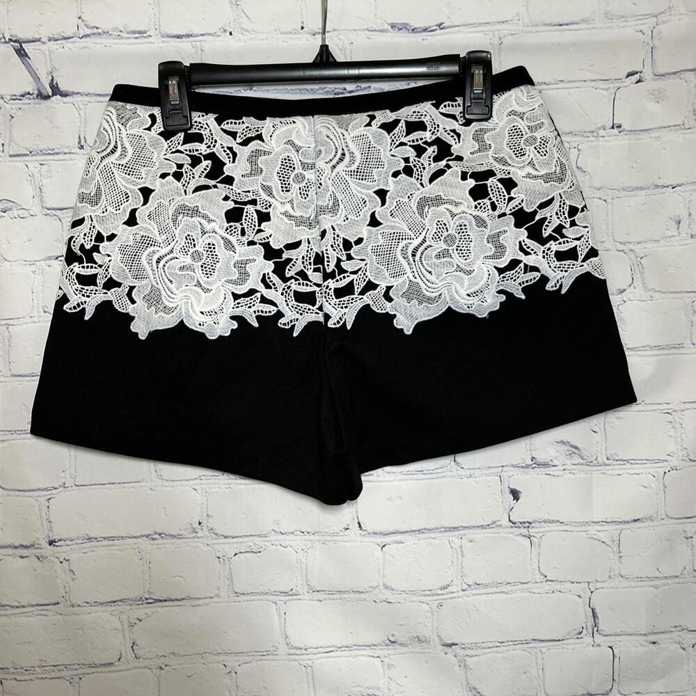 🔥🔥SOLD🔥🔥One Market Gorgeous Dress Shorts Sz Medium Black with White Floral Lace